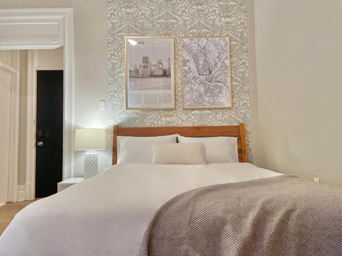 The Warhola Bloomfield By Luxe Pgh Apartment Pittsburgh Bagian luar foto