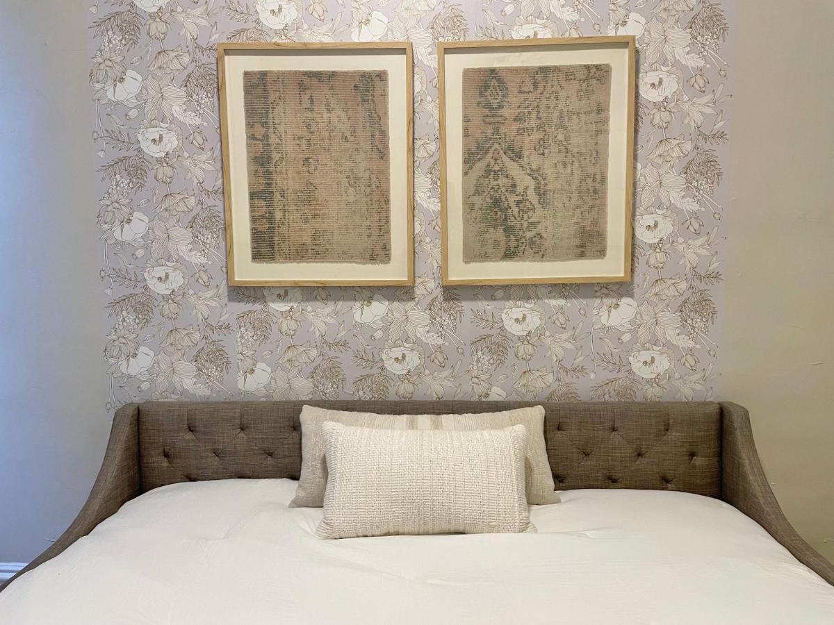 The Warhola Bloomfield By Luxe Pgh Apartment Pittsburgh Bagian luar foto