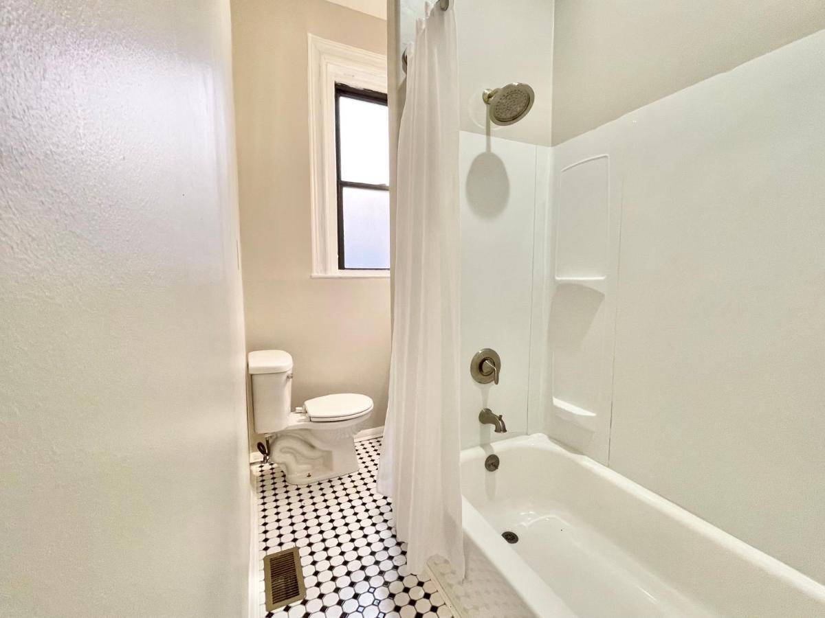 The Warhola Bloomfield By Luxe Pgh Apartment Pittsburgh Bagian luar foto